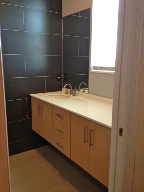 Same Tampa bathroom vanity and toilet refresh, finished view